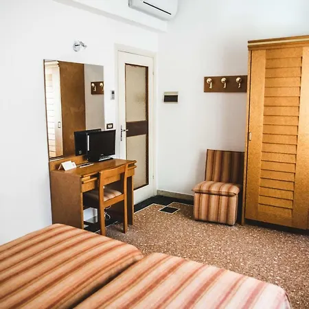 West End 3*