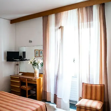 Hotel West End 3*
