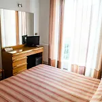 Hotel West End 3*