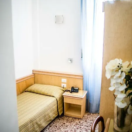 West End Ξενοδοχείο