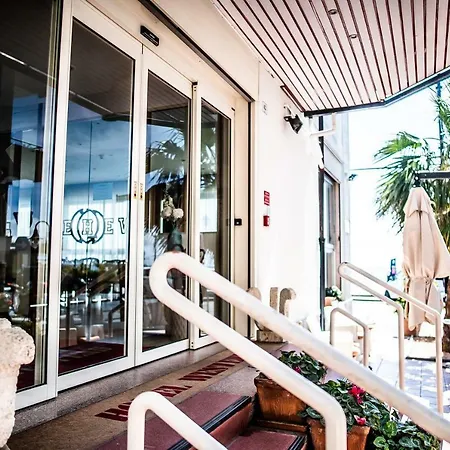 West End Hotel